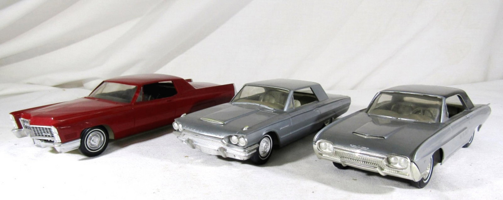 (3) DEALER PROMO PLASTIC MODEL CARS VINTAGE: 1961 CADILLAC DeVILLE, 1963 & 1964 THUNDERBIRDS