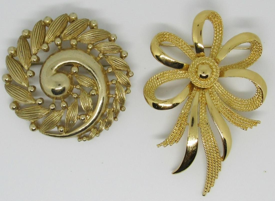 (2) MONET GOLD TONED BROOCHES: CLASSIC STYLE