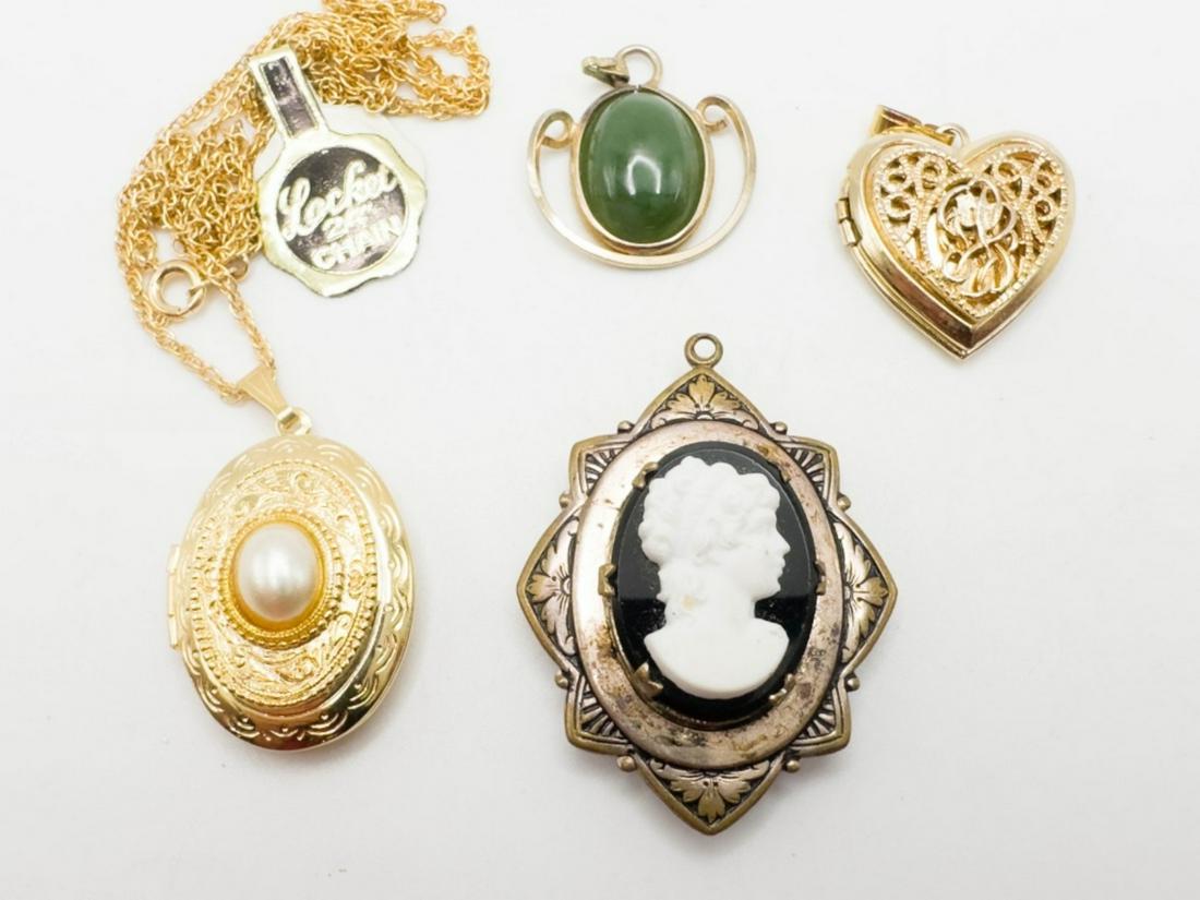 ANTIQUE? LOCKET AND MORE: 1 24IN IN LENGTH GOLD TONE LOCKET NECKLACE WITH WHITE FAUX PEARL IN THE MIDDLE, 1 HEART GOLD TONE LOCKET 1 CAMEO BLACK ONYX BACKGROUND LOCKET 1 GREEN NATURL STONE PENDANT