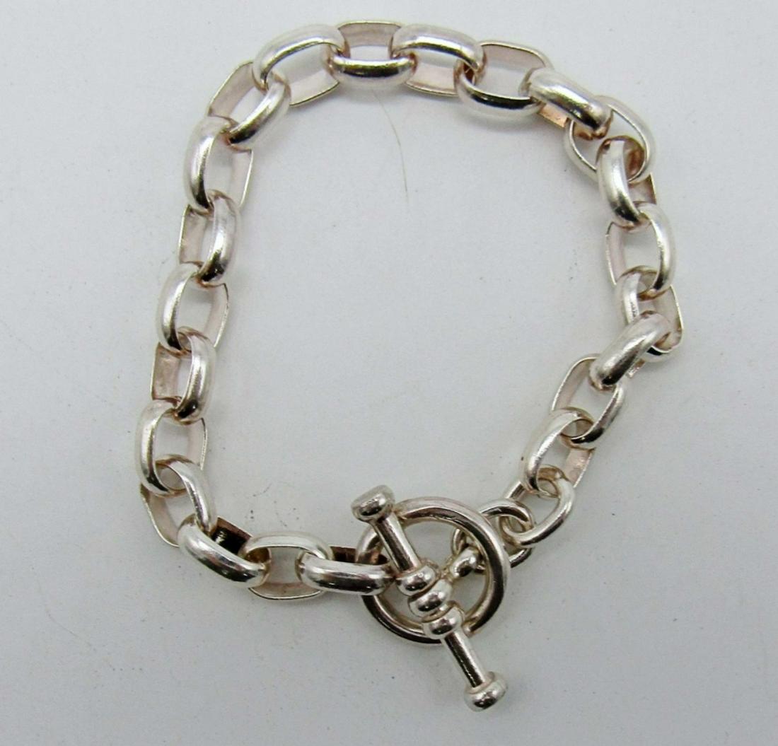 Sterling Rolo Bracelet: 15dwt, 7 1/2in , rolo chain with a toggle clasp, stamped with 925
