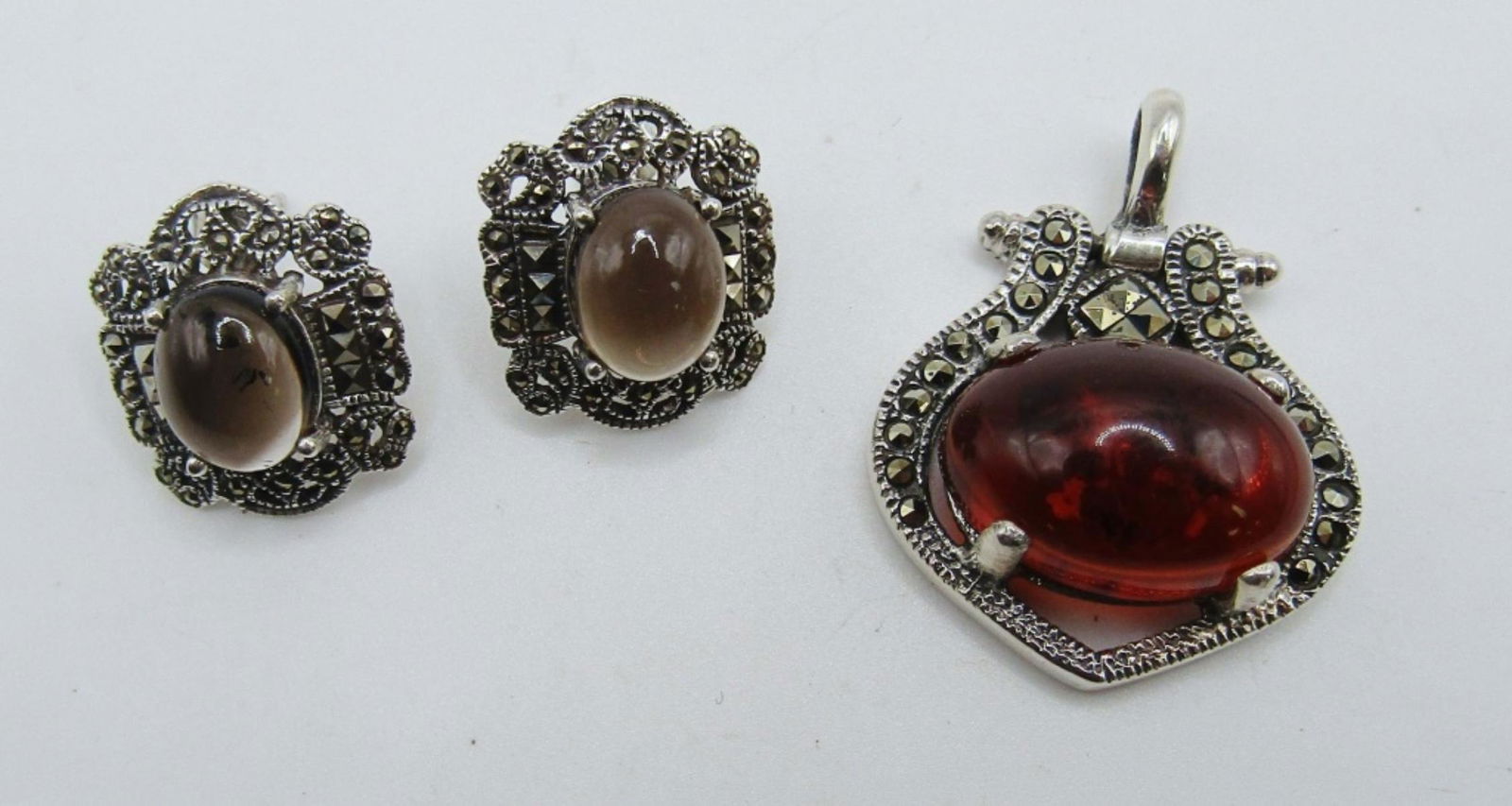 MARCASITE STERLING JEWELRY LOT: (1)PENDANT: WITH BALTIC AMBER CENTER & (1)PAIR OF STUD EARRINGS WITH GRAY CENTER STONE-TOTAL 8 DWT