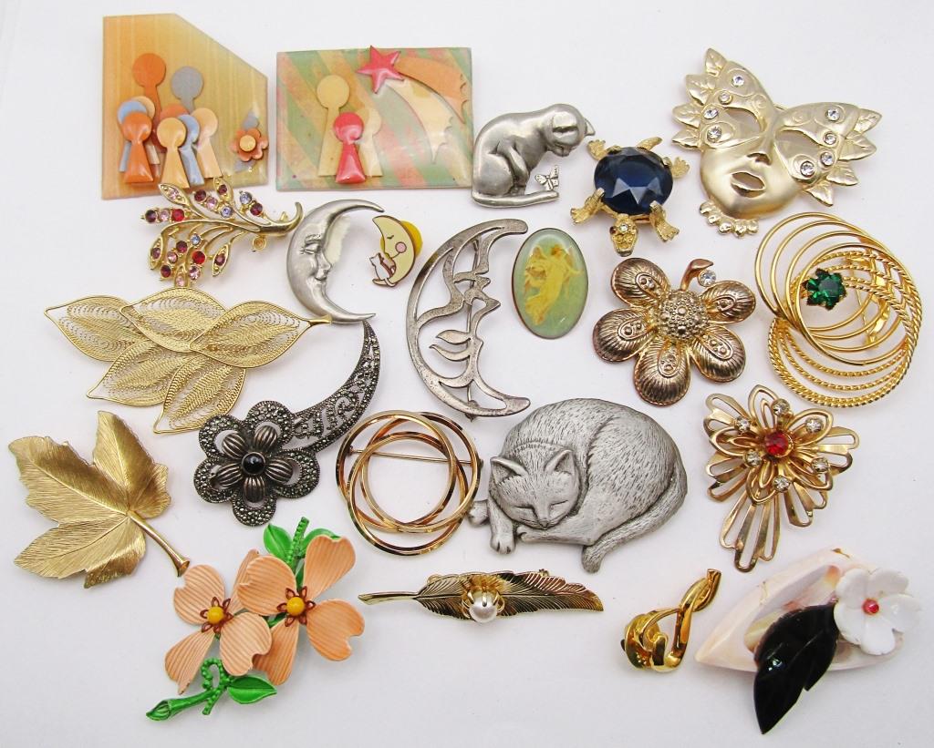 VINTAGE BROOCHES- 22 PIECES- MISC STYLES AND (1 of 6)