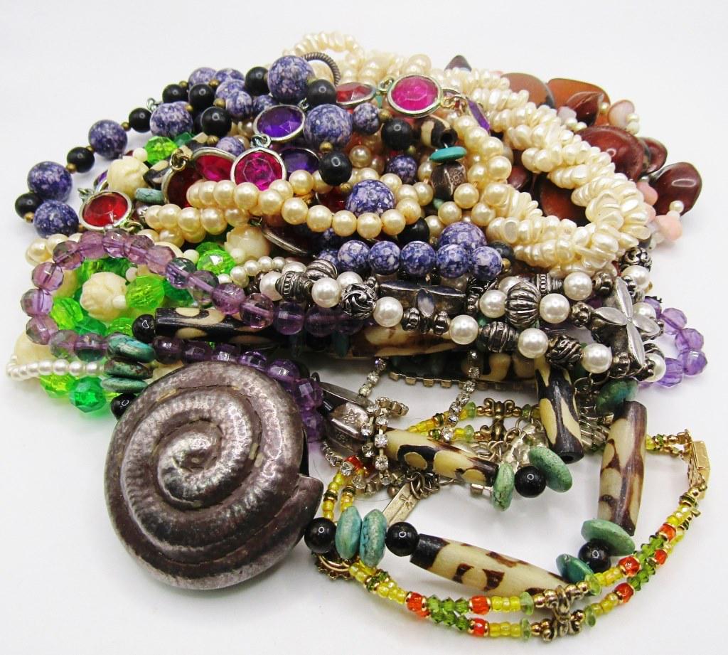 BAG OF LARGE BEADED COSTUME JEWELRY: NECKLACES AND BRACELETS- 12 PIECES TOTAL
