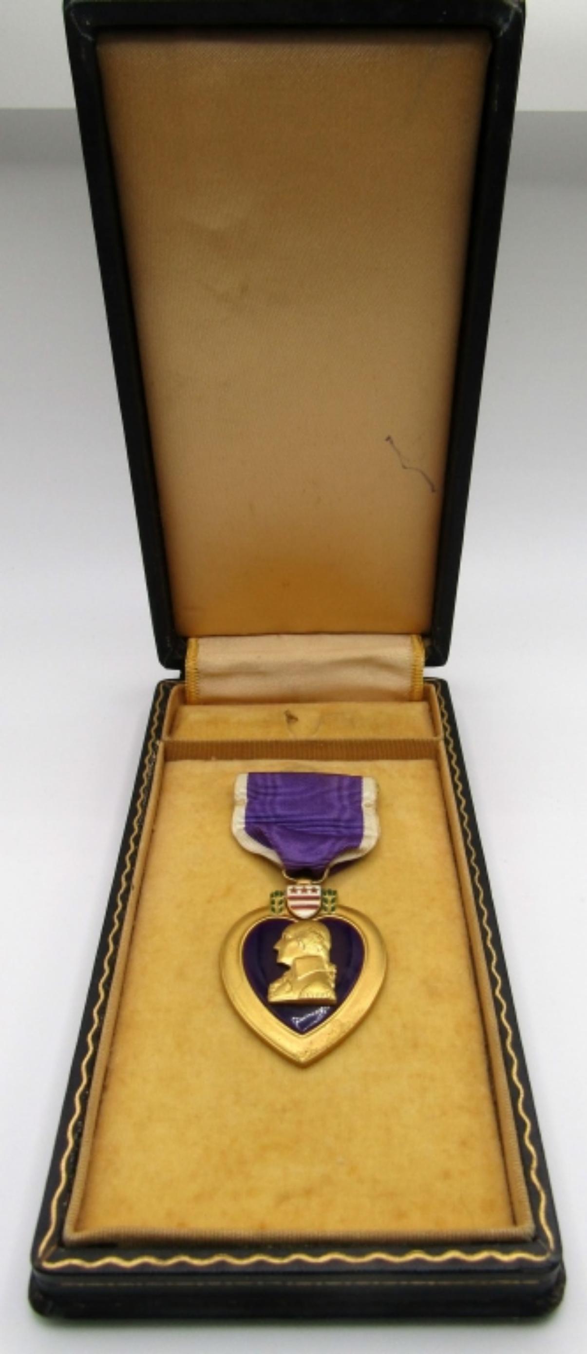 PURPLE HEART MEDAL & PRESENTATION CASE (1 of 4)