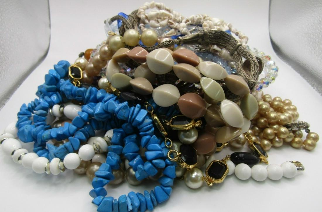 MIXED NECKLACE LOT: BID TODAY!!!