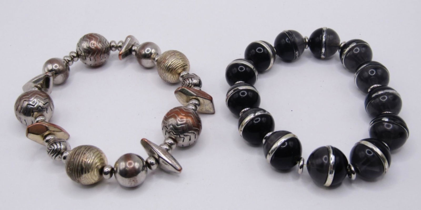 LOT OF 2 VINTAGE LARGE BEAD STRETCH BRACELETS (1 of 4)