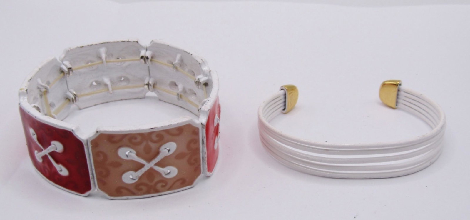 LOT OF 2 VINTAGE WHITE METAL BRACELETS, 1 CUFF, 1: LOT OF 2 VINTAGE WHITE METAL BRACELETS, 1 CUFF STYLE, 1 STRETCH STYLE WITH UNIQUE COLORED TILE DESIGN