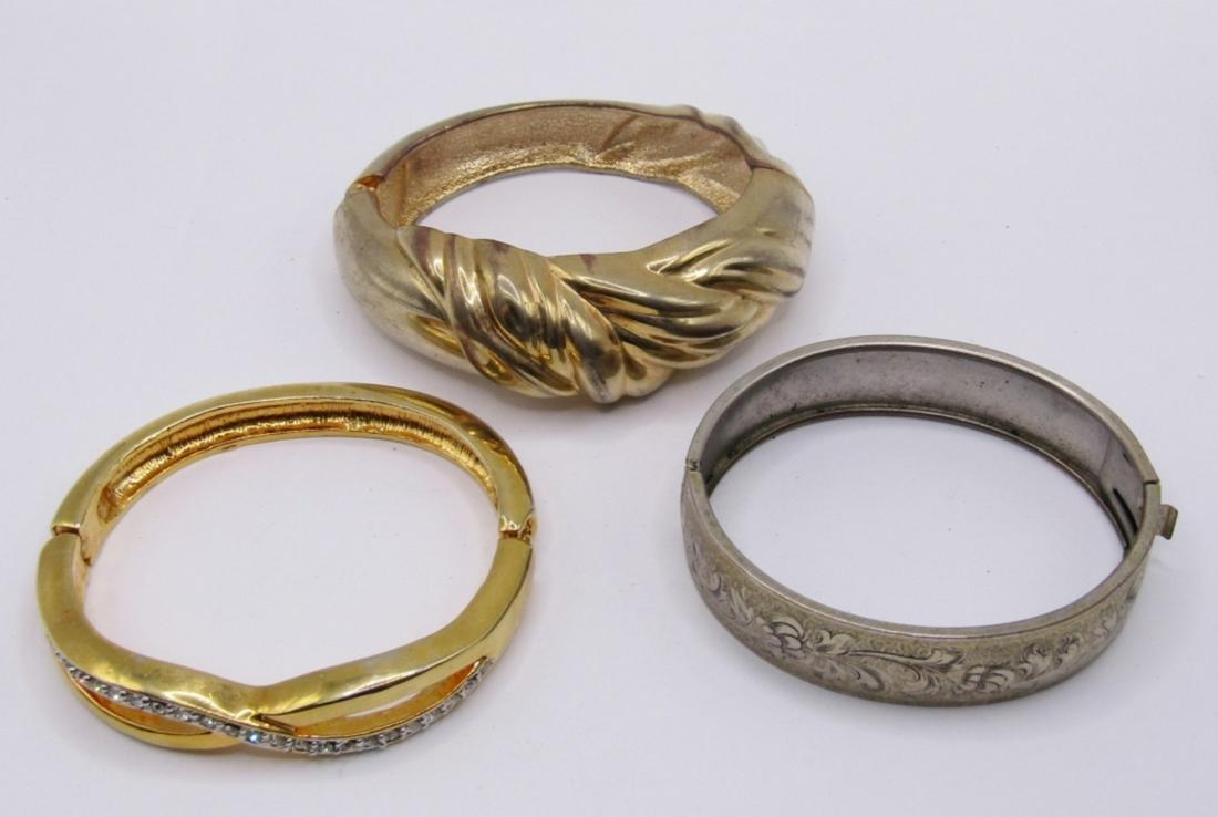 LOT OF 3 VINTAGE GOLD TONE HINGE BRACELETS, UNIQUE (1 of 10)