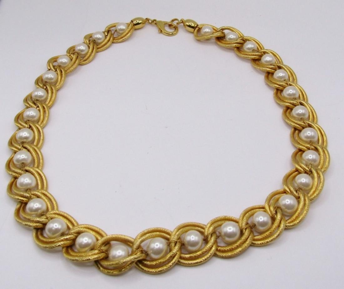 VINTAGE NAPIER GOLD TONE FAUX PEARL LINK CHAIN COL: VINTAGE NAPIER GOLD TONE FAUX PEARL LINK CHAIN COLLAR CHOKER NECKLACE