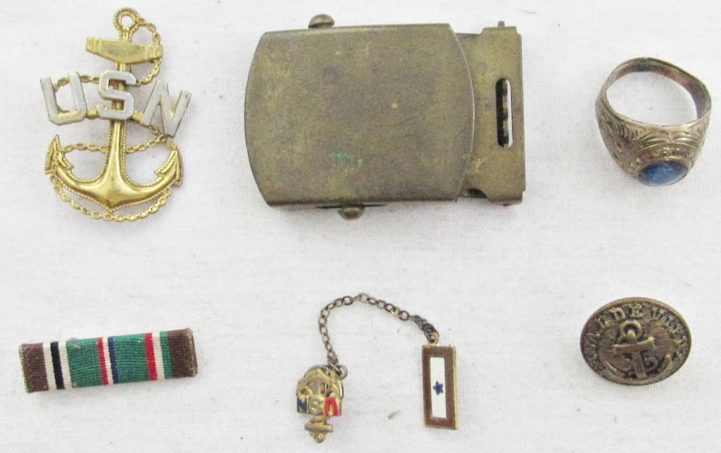 USN NAVY LOT - BELT BUCKLE, PINS & RIBBON, RING: VINTAGE LOT - RING SIZE 9