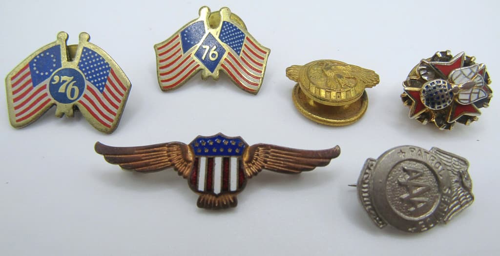 (6) VINTAGE & MILITRAY PINS: (2) DIFFERENT '76 FLAGS, SHIELD & WINGS, EAGLE, PEACE DOVE, & AAA PATROL SERVICE.