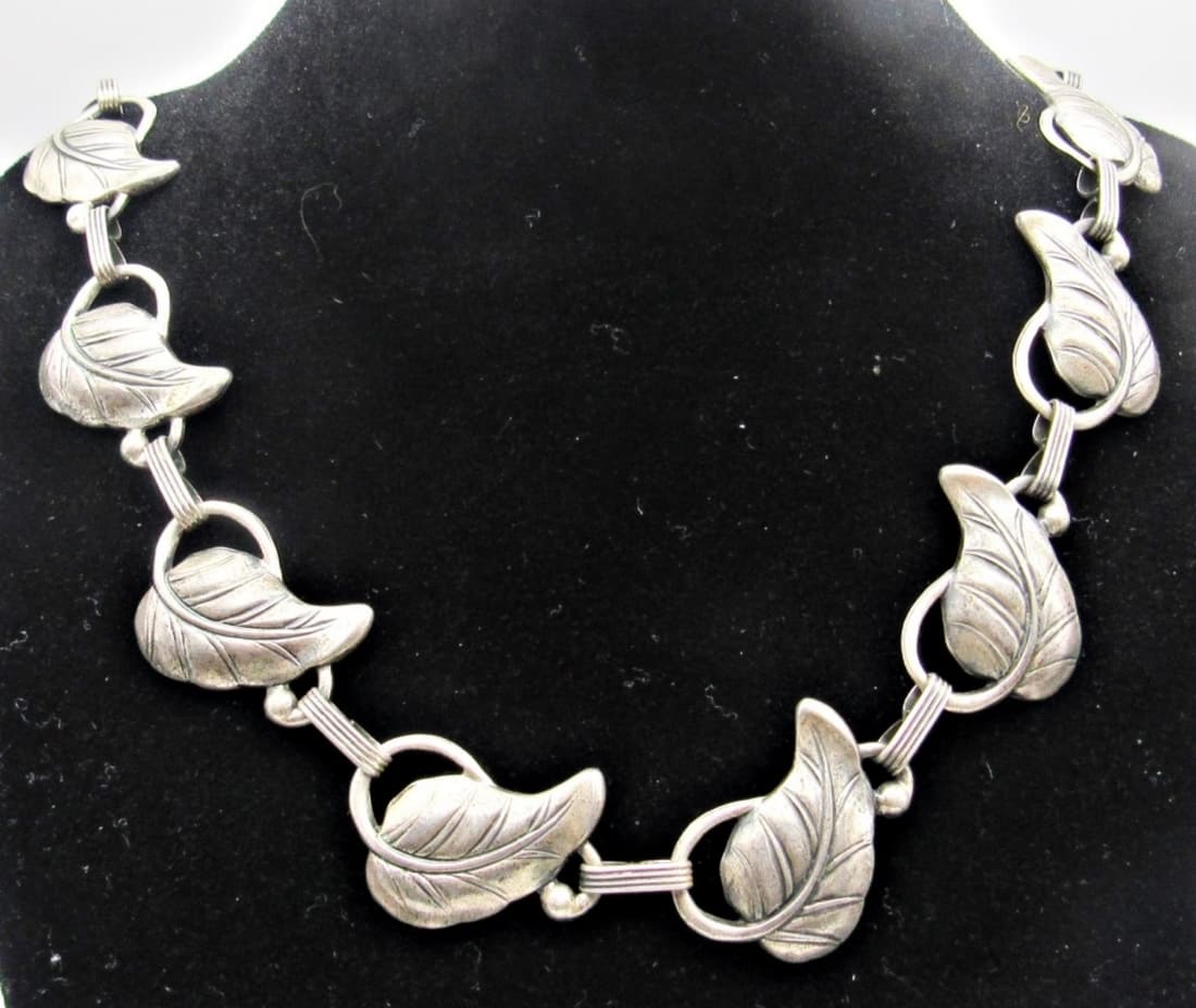 DANCRAFT STERLING LEAF NECKLACE VINTAGE: 16" LONG (27 DWT)