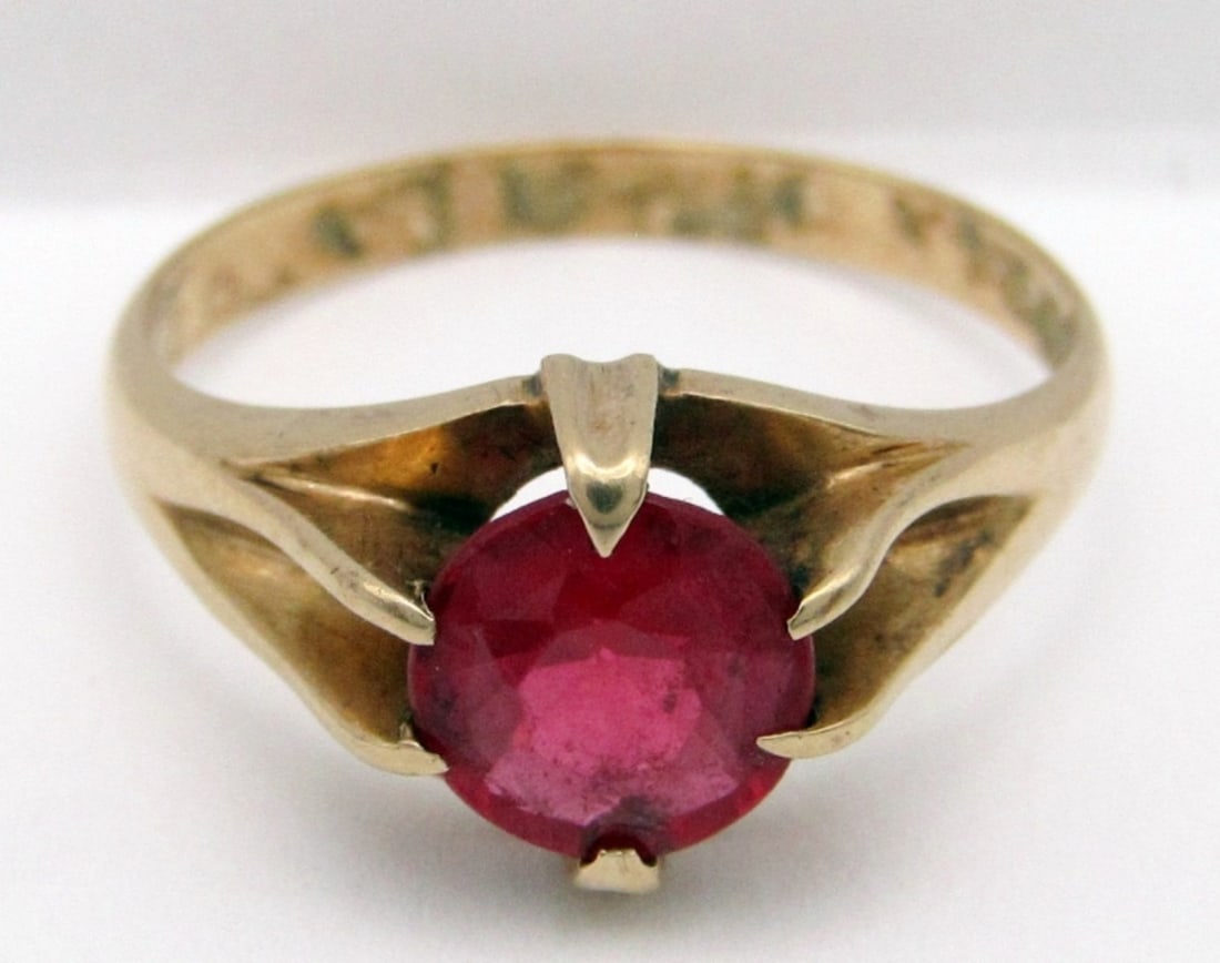 10K MEN'S RING WITH RUBY CENTER STONE (1 of 6)