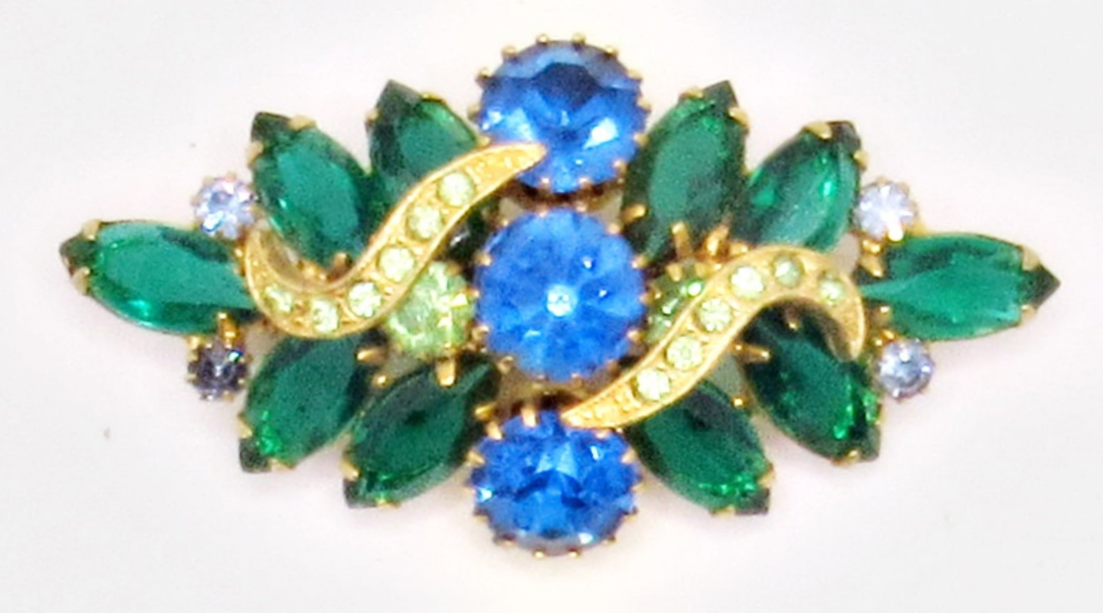 VINTAGE UNSIGNED SCHREINER BROOCH: BLUE & GREEN RHINESTONES