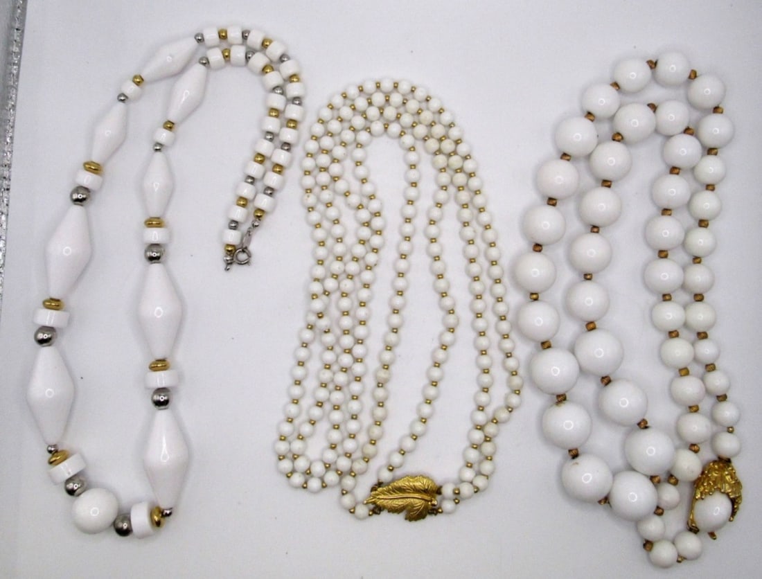 (3) VINTAGE WHITE BEADED NECKLACES (1 of 4)