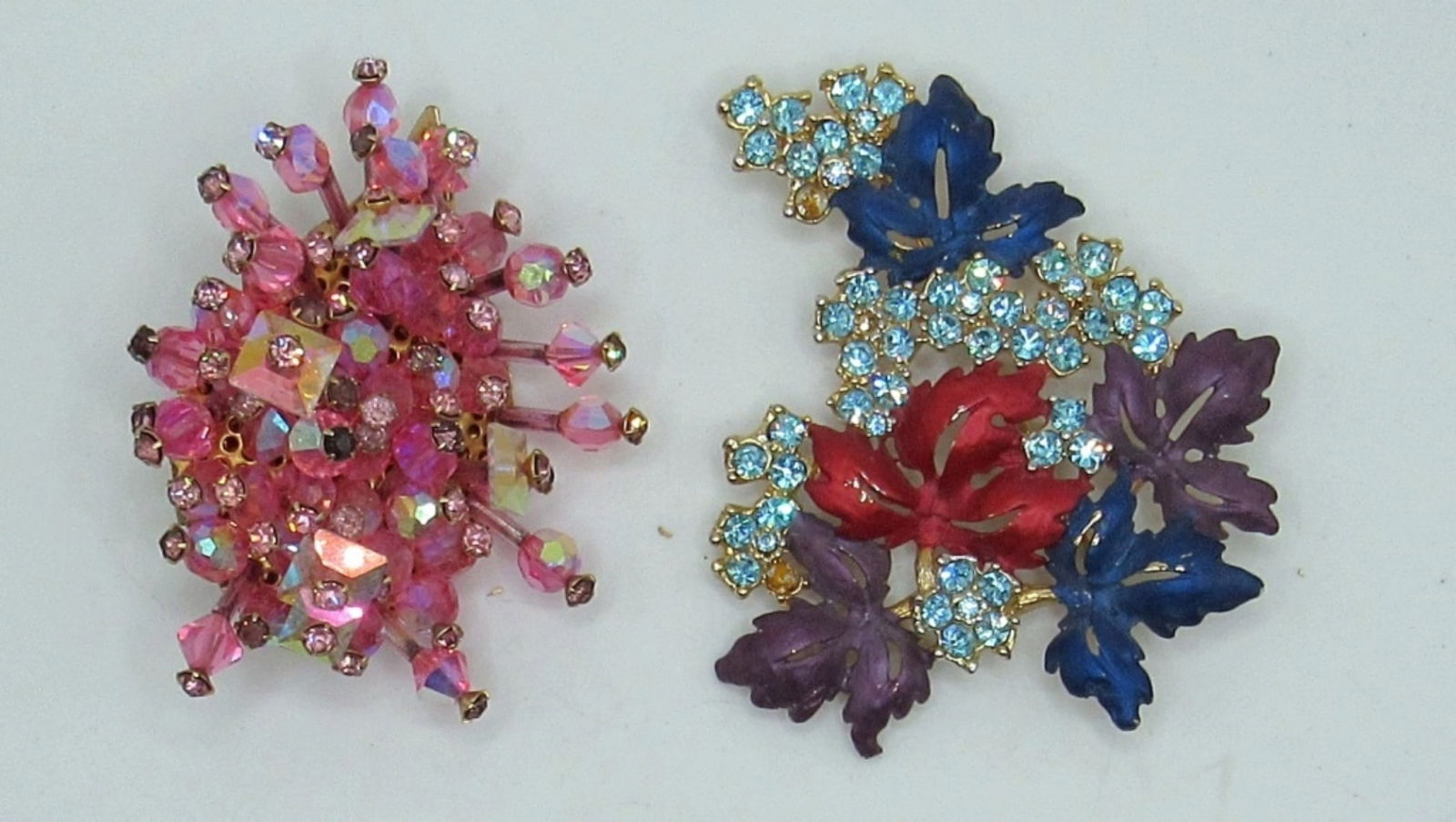 (2) VINTAGE BROOCHES / PINS with SPARKLE (1 of 2)