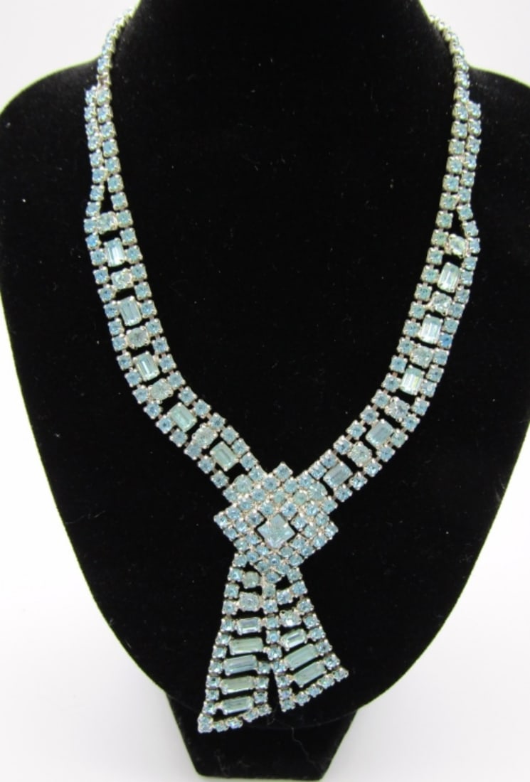 VTG TEAL BLUE RHINESTONE NECKLACE (1 of 5)