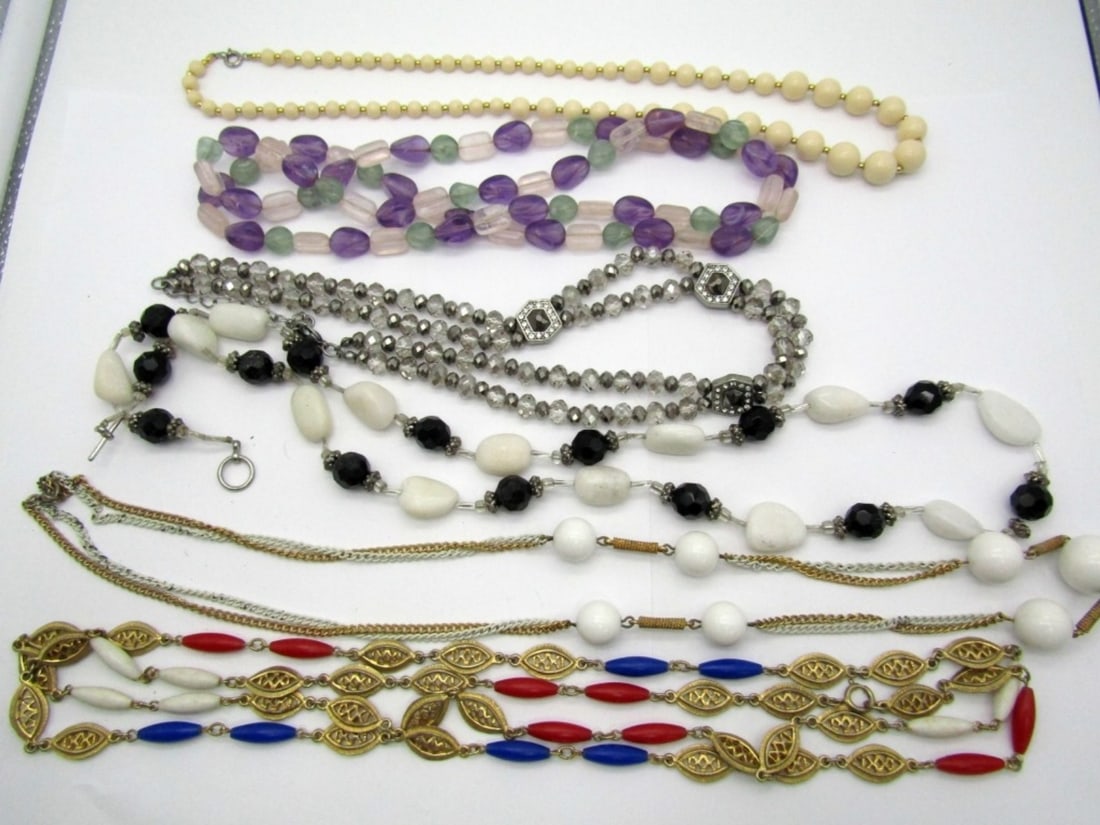 (6) RETRO BEADED NECKLACE - NICE VARIETY (1 of 3)