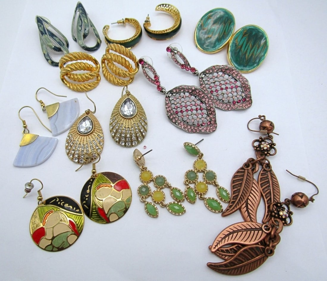 (10) PAIR FUN OVERSIZED FASHION EARRINGS (1 of 6)