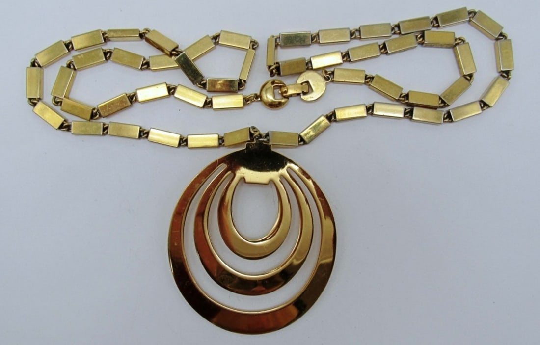 MONET GOLD TONED NECKLACE: 29" CHAIN WITH LARGE PENDANT