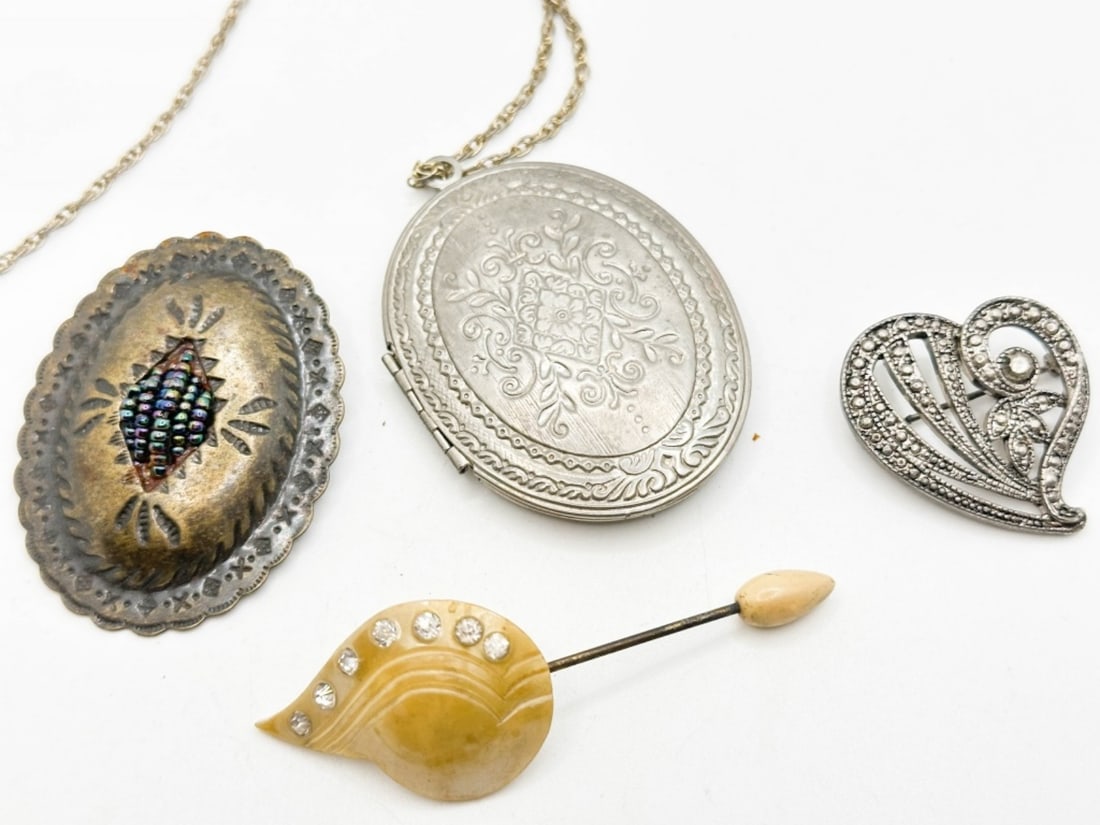 BROOCH PIN LOCKET +: BROOCH , PIN , LOCKET +