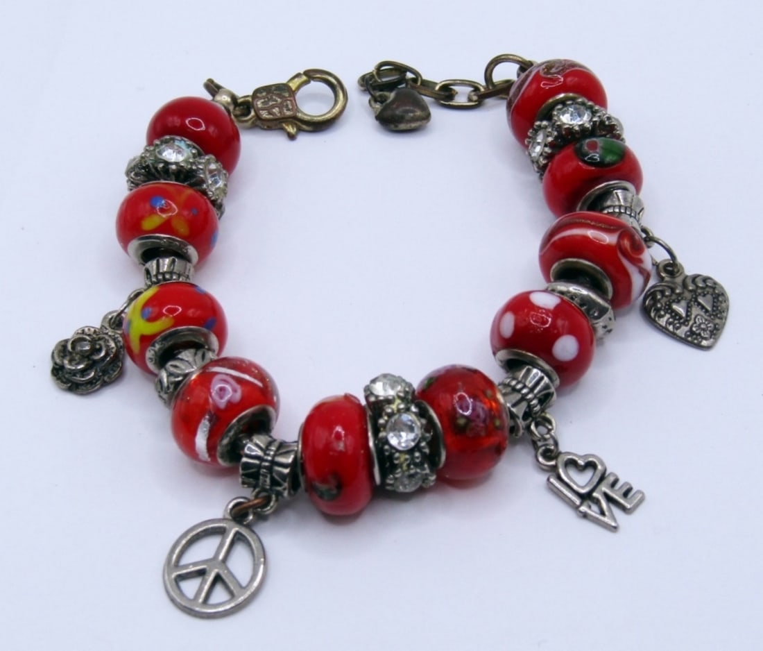 SLIDER GLASS BEAD CHARM BRACELET, RED GLASS BEADS,: SLIDER GLASS BEAD CHARM BRACELET, RED GLASS BEADS WITH PAINTED DESIGNS, RHINESTONE RINGS, 4 CHARMS PEACE AND LOVE