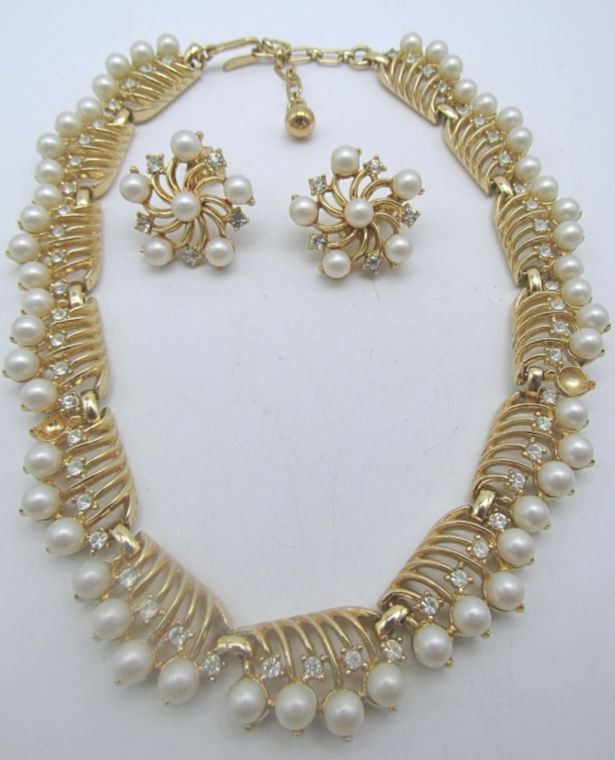 TRIFARI CHOCKER AND MATCHING CLIP-ON EARRINGS: 16IN LENGTH, HOOK CLASP, FAUX PEARLS AND CLEAR STONES ARE ALL LONG CHOKER AND EARRINGS,(ON PEARL IS MISSING FROM CHOKER NEED REPAIR),BOTH STAMPED WITH TRIFARI MARKINGS.