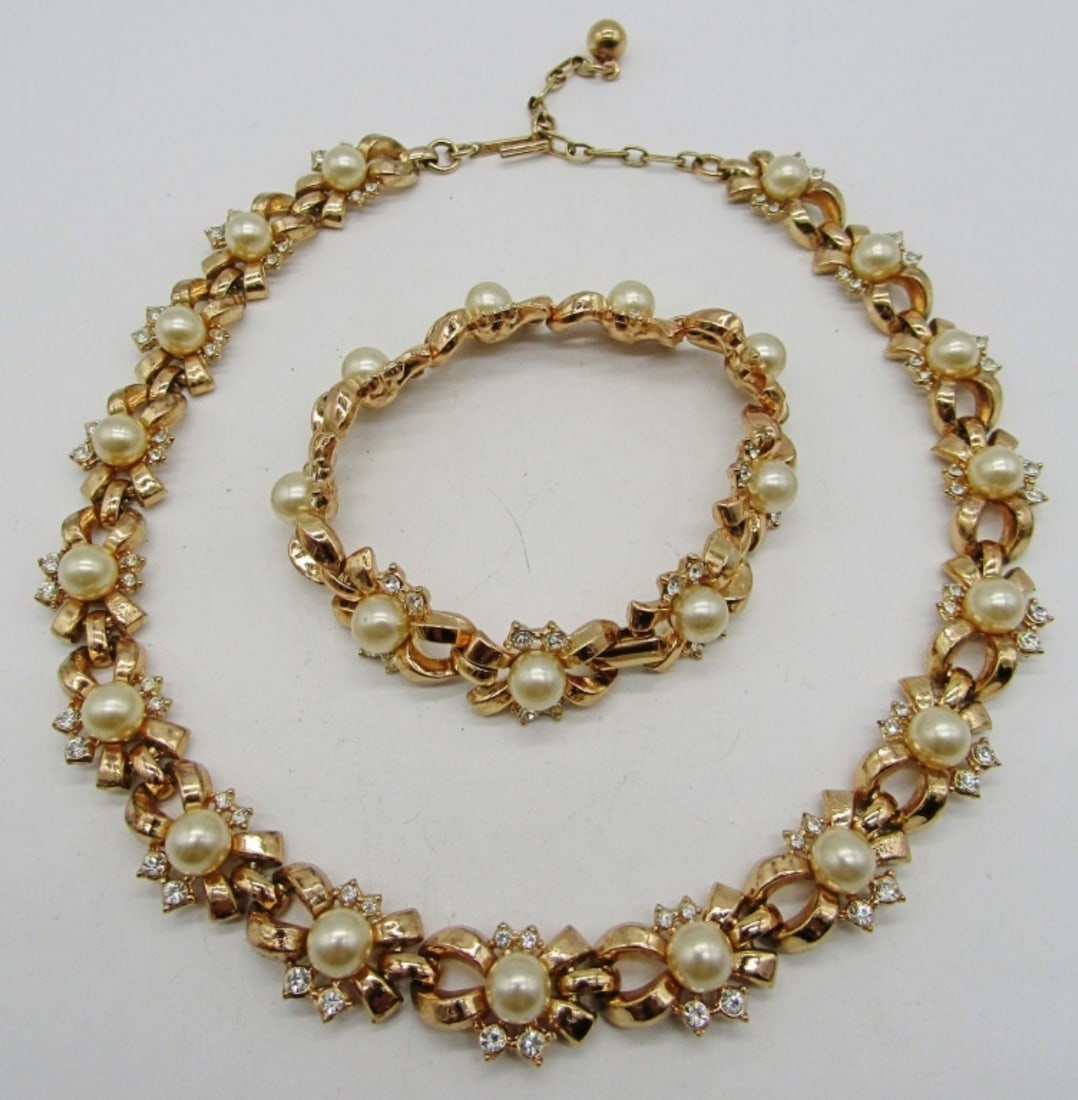 VINTAGE TRIFARI MATCHING SET NECKLACE & BRACELET (1 of 7)