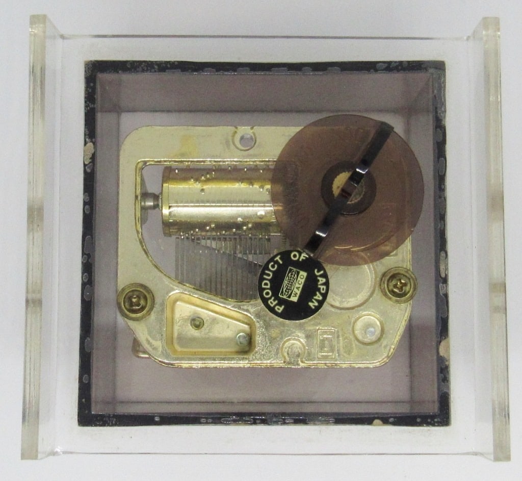 Clear Fuji Japan Wind Up Music Box!: In Working Condition, Song is Unknown.