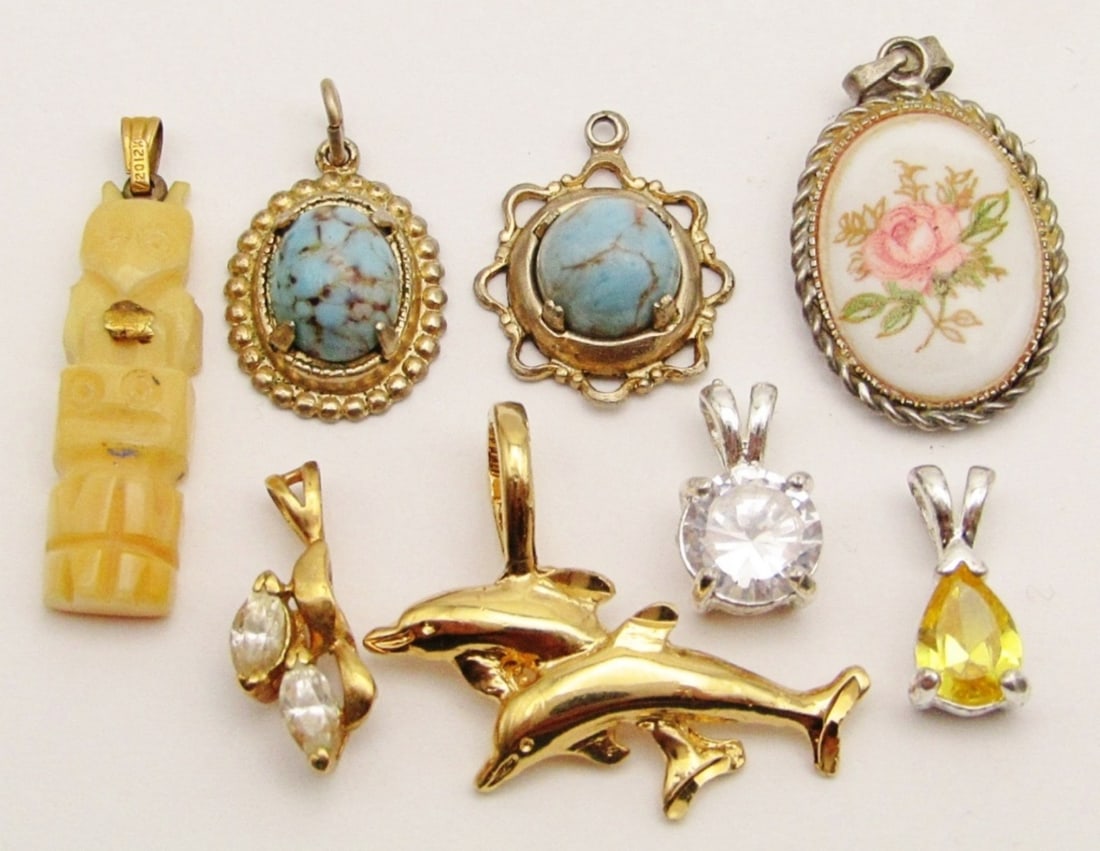 (8) SMALL PENDANTS LOTS: ALL UNDER 1IN LENGTH, 2- BLUE NATURAL STONES W/GOLD FRAMING, 2- CLEAR STONE PENDANTS, 1- PAINTED FLOWER ON A OVAL, GOLDTONE DOLPHINS, 1- YELLOW TEARDROP, 1- TOTEM POLE