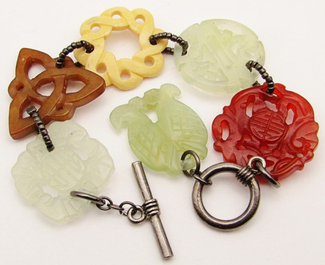 Carved Jade/Pendant Bracelet (1 of 6)