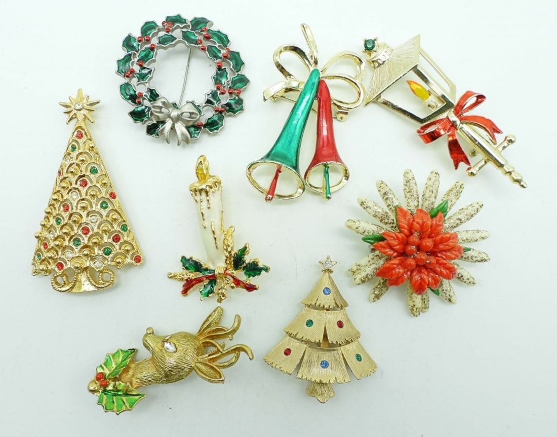 (8) CHRISTMAS BROOCH LOT (1 of 9)