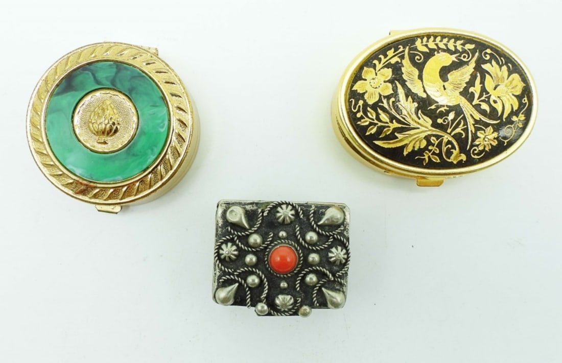 (3) VINTAGE PILL BOXES: ALL 2IN OR LITTLE UNDER, 1- SILVER WITH COARL BEAD IN THE MIDDLE,1- GOLD TONE ETCHED WITH A BIRD AND FLOWER DESIGN, 1- GOLDTONE W/A GREEN INLAY