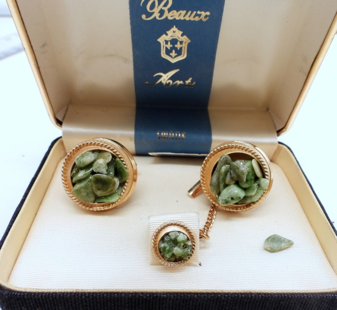 BEAUX ARTS SWANK JADE CUFFLINK & TIE CLIP (1 of 2)