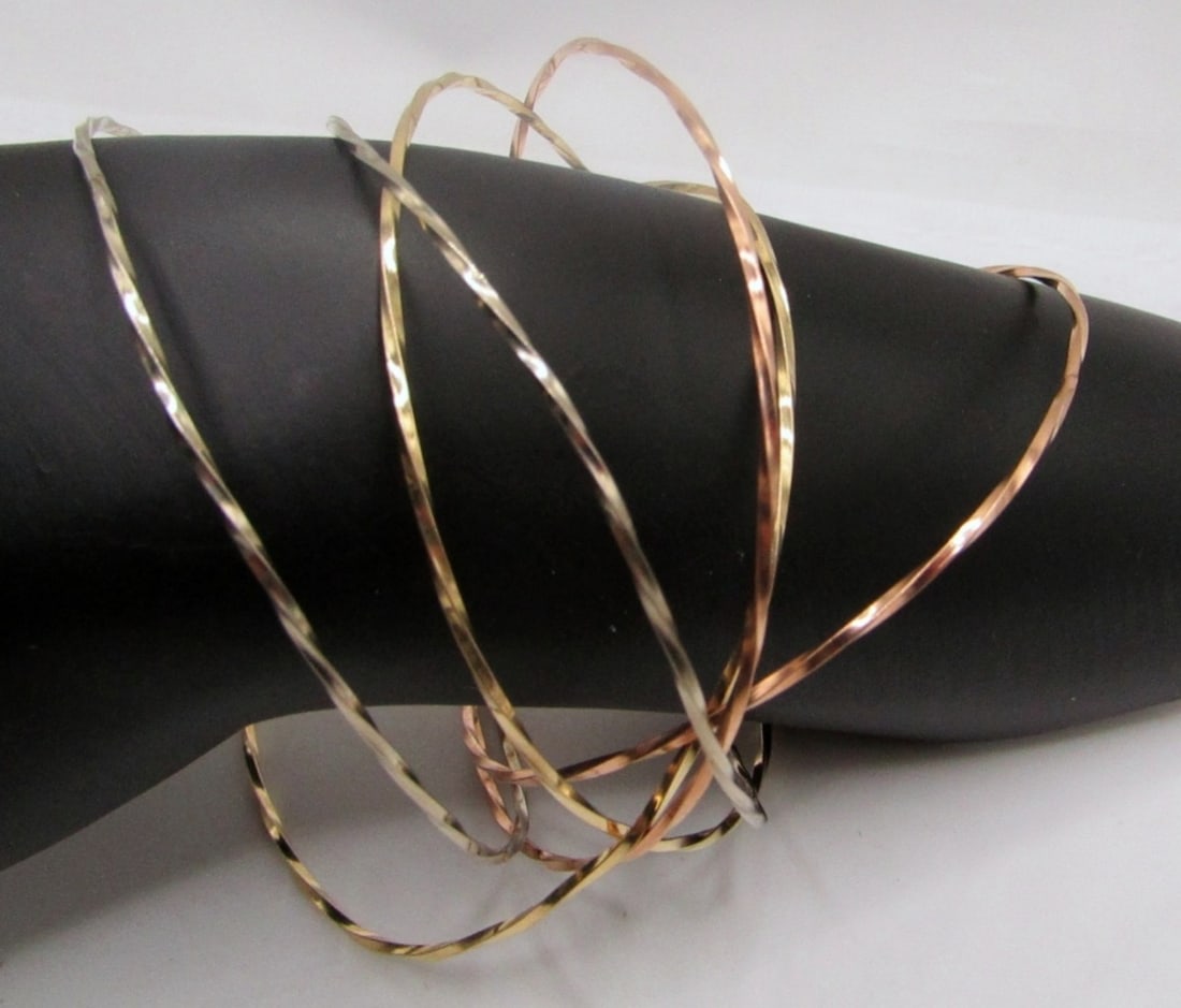 (6) 14k GOLD TRI-COLOR BANGLE BRACELETS (1 of 2)