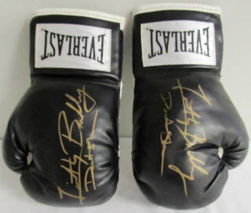 PAIR TIMOTHY BRADLEY AUTO BOXING GLOVES: EVERLAST BLACK BOXING GLOVES "DESERT STORM" - NO COA