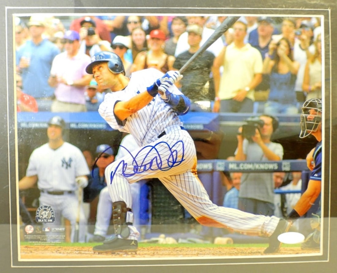 DEREK JETER AUTOGRAPH FRAMED PHOTO (1 of 6)