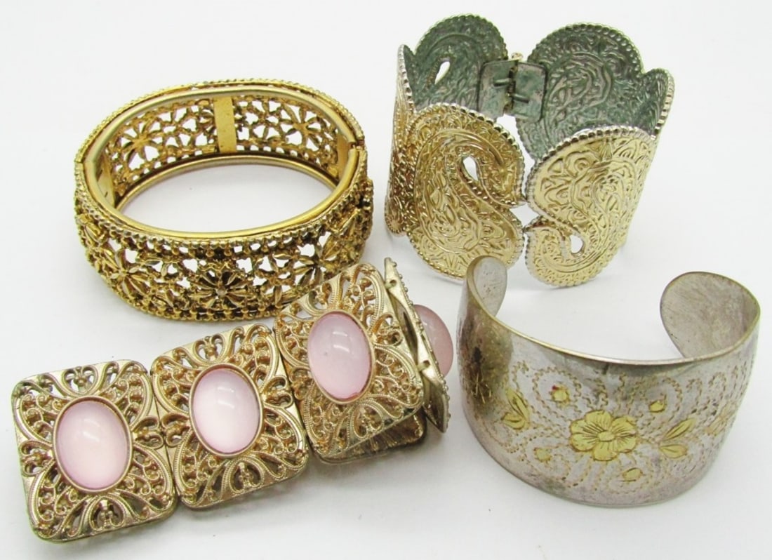 GOLD TONE LARGE BRACELETS (1 of 4)