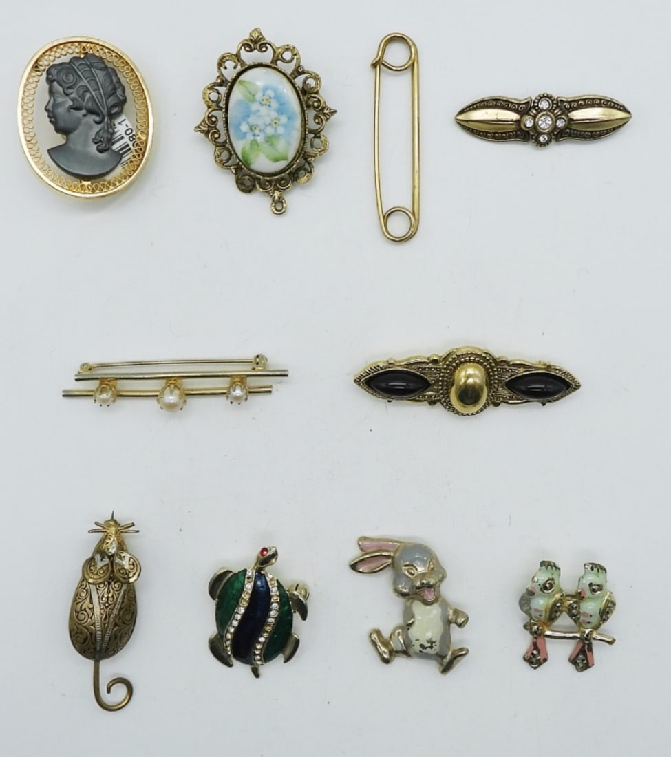 (9)SMALL BROOCH LOT (1 of 3)