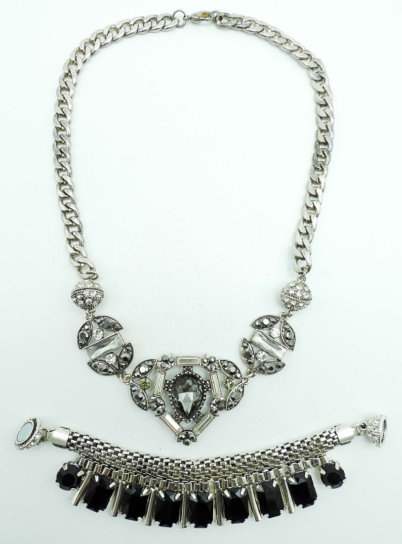 MAGNENT CHANGEABLE FESTOON NECKLACE: 19IN LONG, THE CENTER ON THE NECKLACE IS HELD BY MAGNETS THAT CAN BE CHANGED, 1 CENTER HAS BLACK CLEAR STONES, THE OTHER IS BLACK ONYX STONES, STUNNING UNIQUE