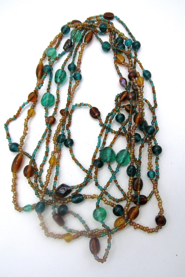 (3) BEADED NECKLACE LOT (1 of 3)