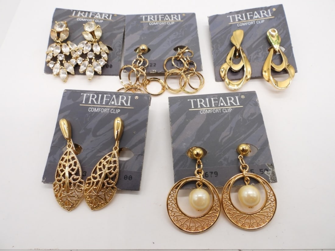 (5) TRIFARI COMFORT CLIP EARRINGS: CLIP-ON DANGLED EARRINGS, GOLD TONE
