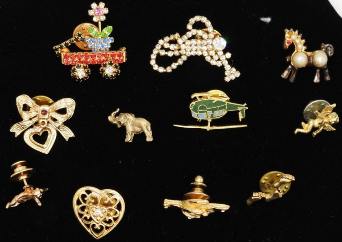 (11) MINI PIN LOT: ALL GOLD TONE, ALL ABOUT 1IN LONG, ALL DIFFERENT