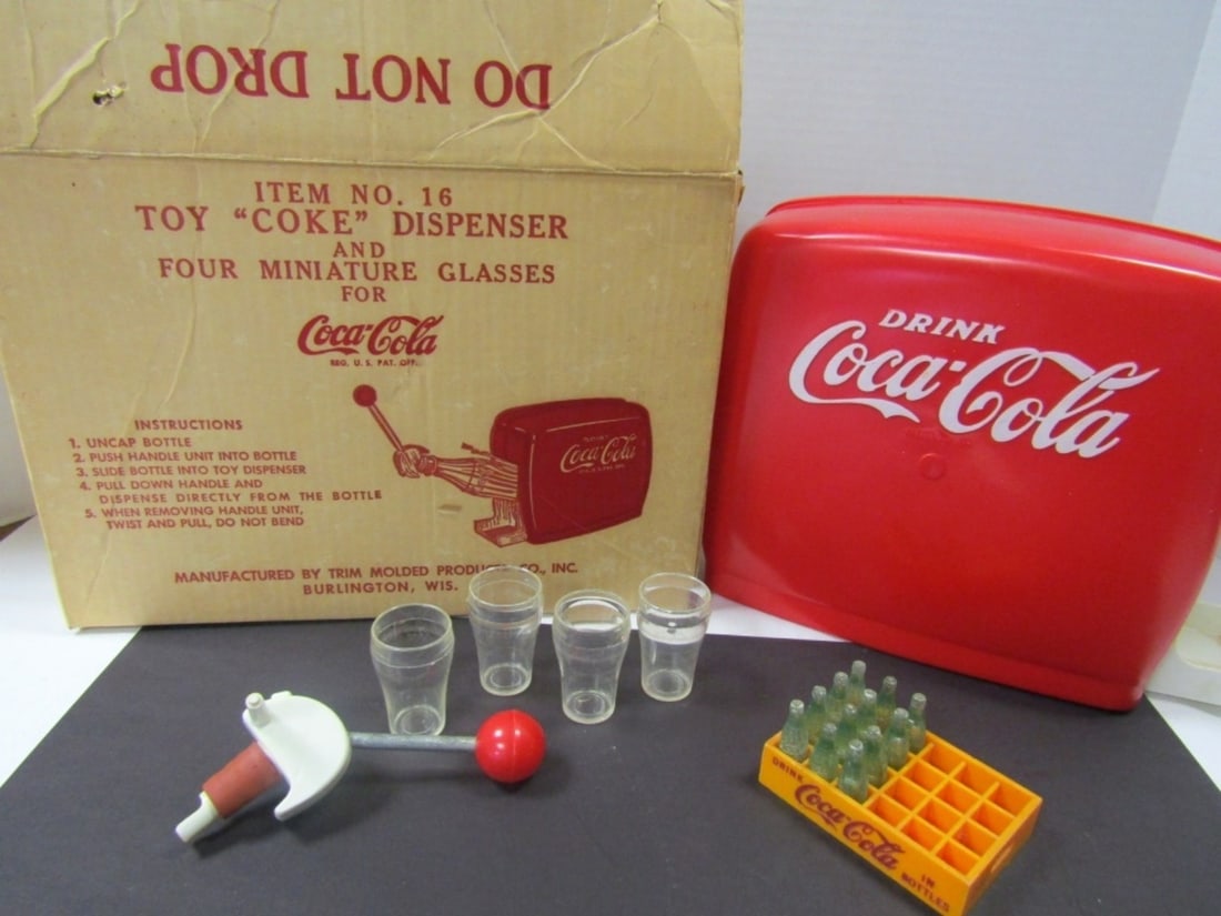 COCA-COLA DRINK DISPENSER for KIDS: HEY KIDS! IT REALLY WORKS! (4) GLASSES In BOX UNTESTED plus MINI COKE BOTTLE & CRAT (12) BOTTLES