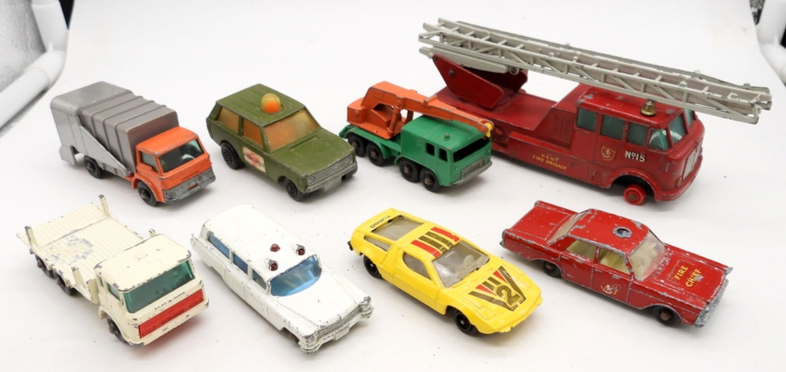 (8) LESNEY MATCHBOX CARS AND TRUCKS: VINTAGE LESNEY MATCHBOX CARS, TRUCKS, FIRE TRUCK, AMBULANCE AND MORE