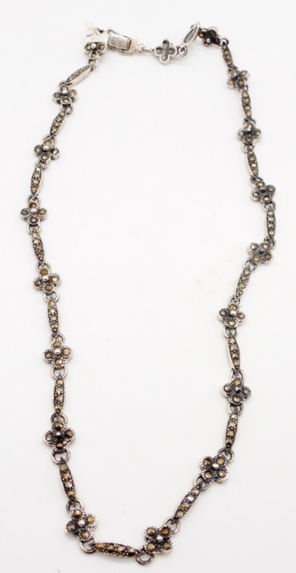 17 INCH STERLING SILVER MARCASITE NECKLACE: 15.5 DWT STERLING NECKLACE WITH MARCASITE, BEAUTIFUL FLOWER DESIGN