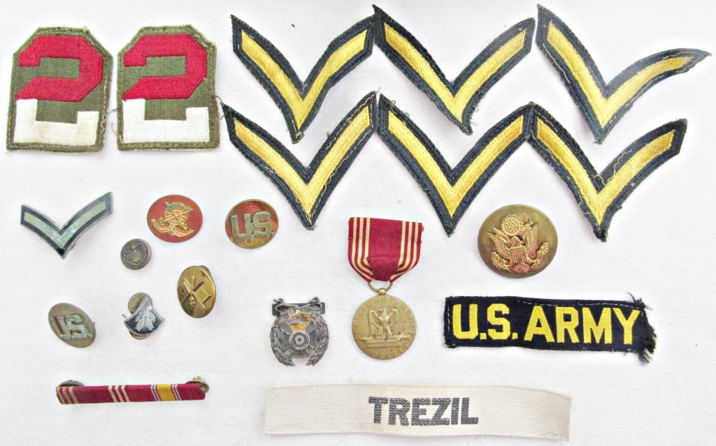 MILITARY PATCH & AWARD LOT - ARMY: (10) PATCHES, (7) INSIGNIA some with oxidation, GOOD CONDUCT MEDAL, STERLING MARKSMAN CARBINE PIN,