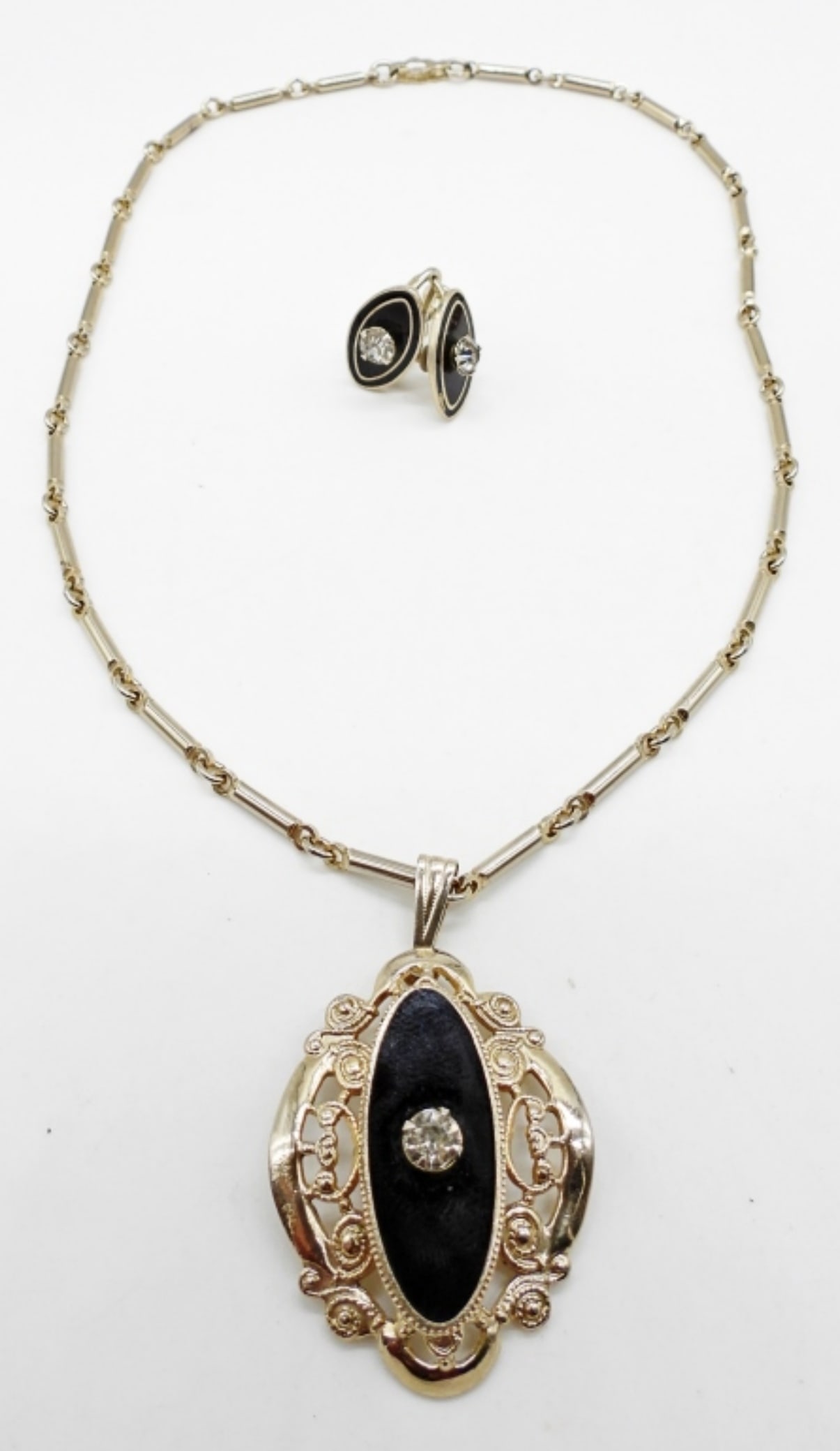 VINTAGE BLACK ENAMEL NECKLACE & EARRINGS: BLACK ENAMEL WITH CLEAR GEM 14" NECKLACE w/ FILIGREE & SCREW BACK EARRINGS.