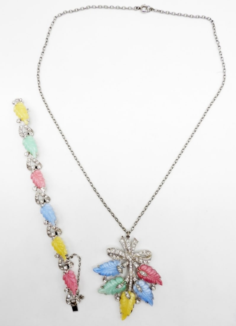 PASTEL RAINBOW FEATHER SILVER TONE SET: WITH RHINESTONE ACCENTS. 21" NECKLACE & 7" BRACELET W/ 1 CHIPPED PINK FEATHER.