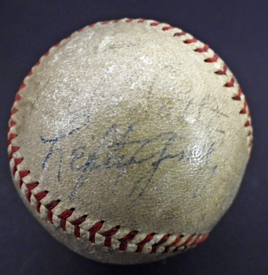 1934 NY YANKEE TEAM SIGNED BALL - RUTH (1 of 7)